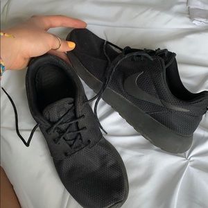 Nike black roshe one